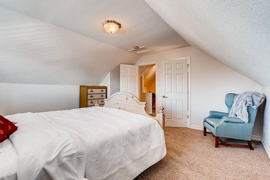 Floor 2 Master bedroom with California King Size Bed!