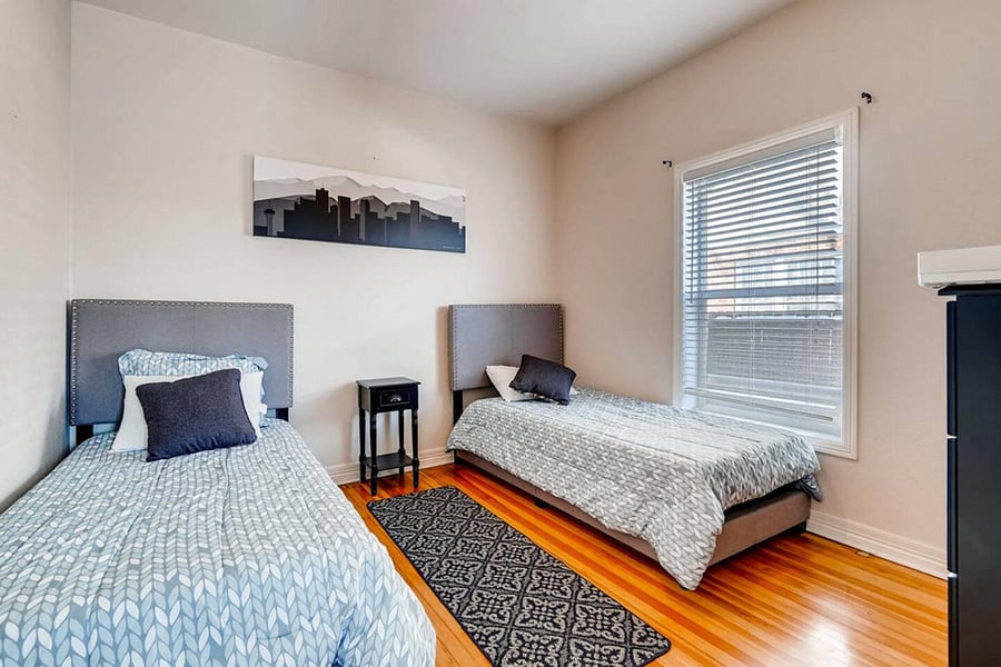 Floor 1 Twin Room. Includes a Smart TV with Cable, HBO, and Apps (YouTube).