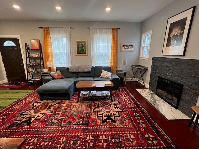 Living room
