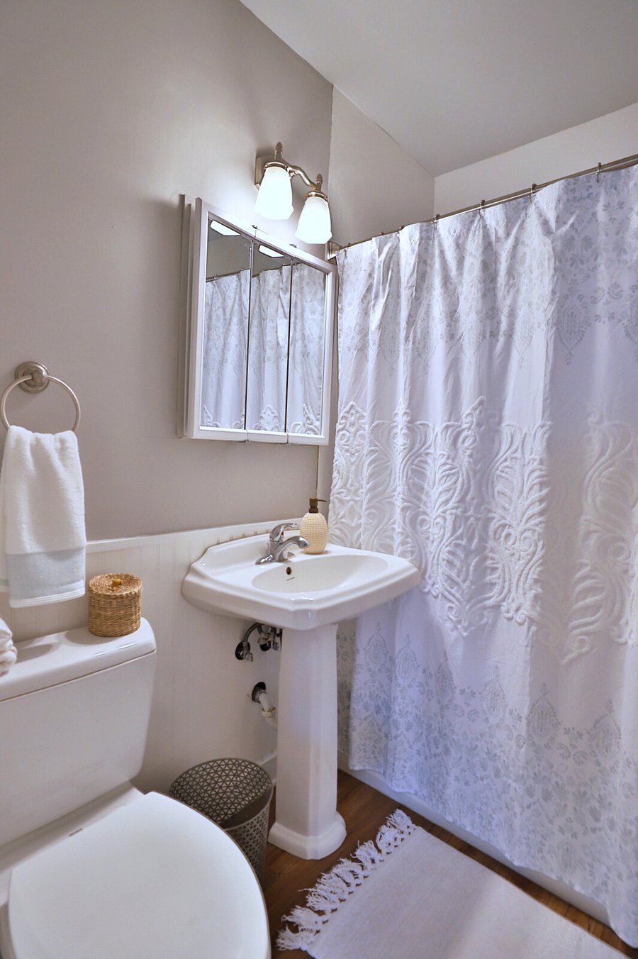 Full Bath off Hall