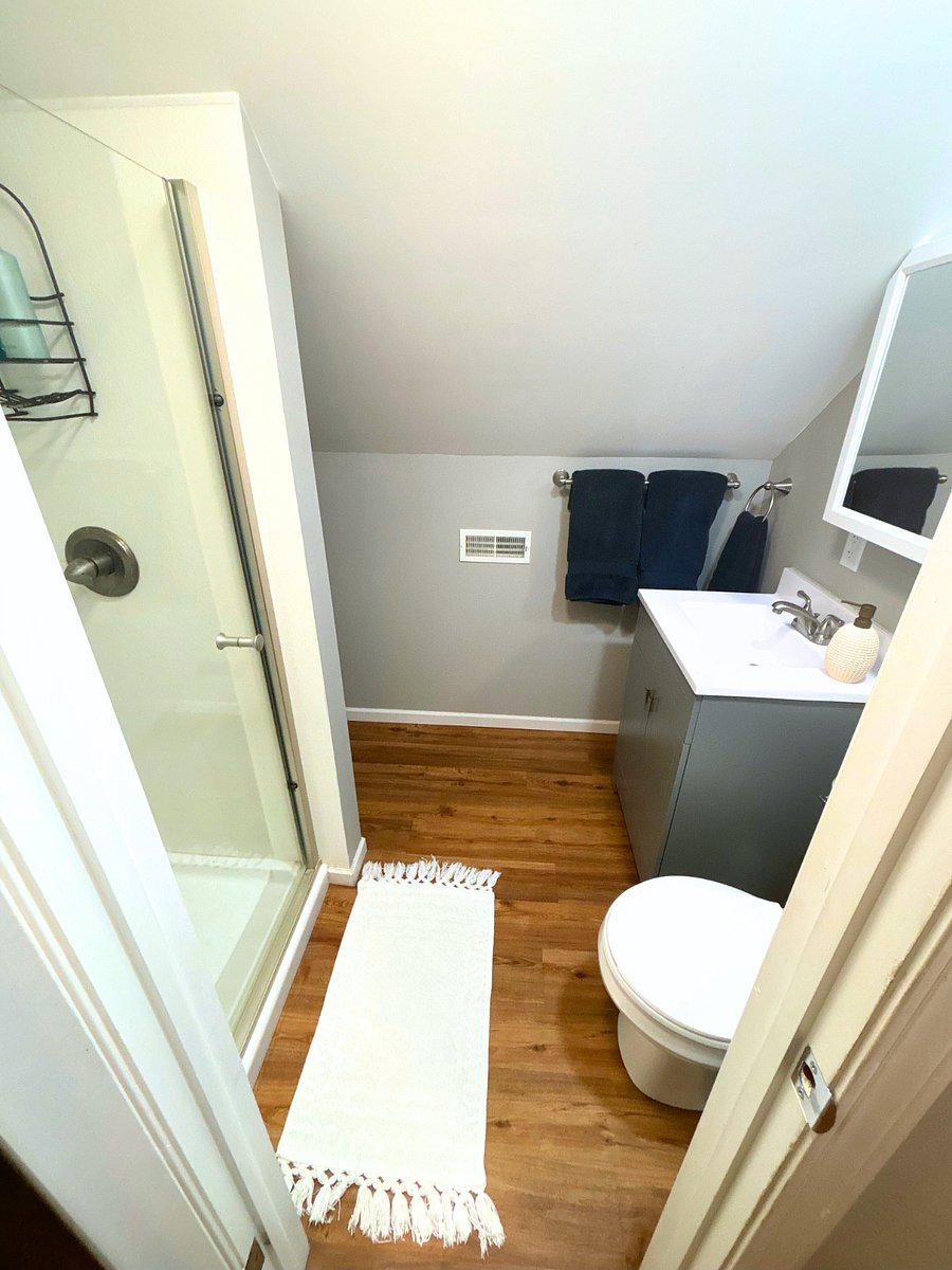 Upstairs Full Bath