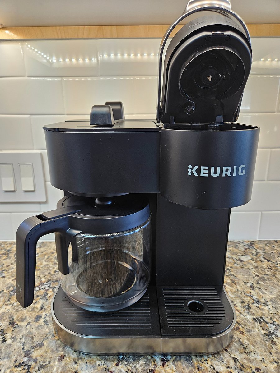 This coffee maker can make a traditional pot of coffee or take the individual coffee pods.