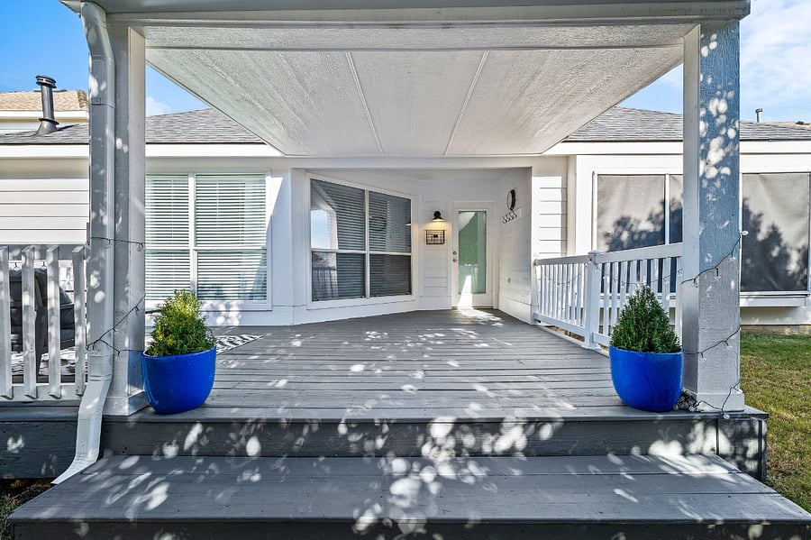 Backyard patio so you can grill and hang out for days!