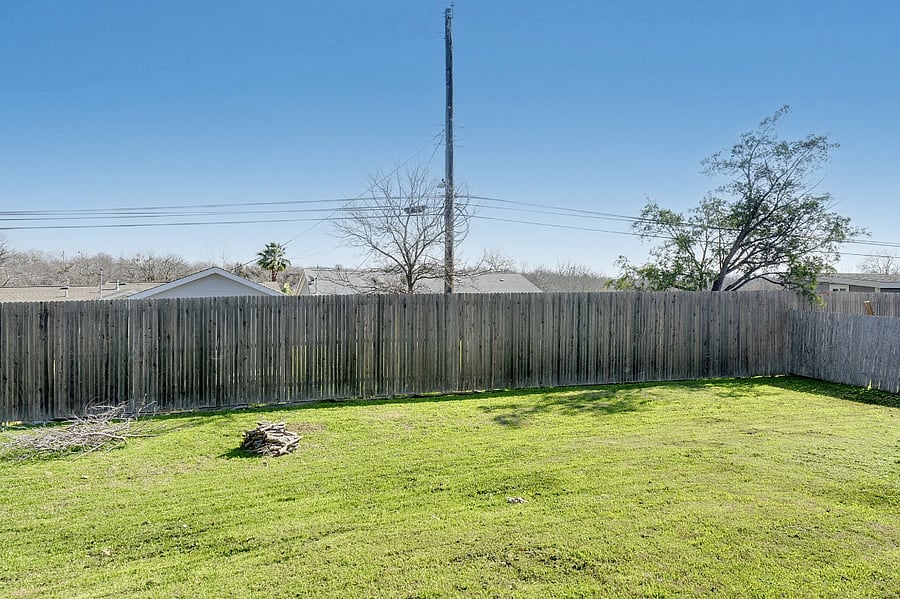 Fenced backyard, we love pets!