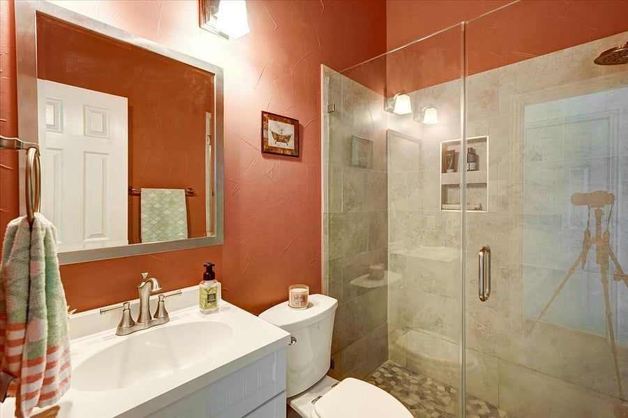 Downstairs full bathroom.