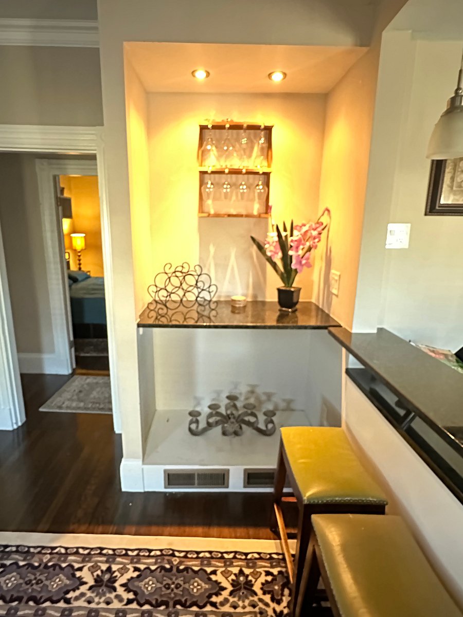 Wine Bar / Book Shelf