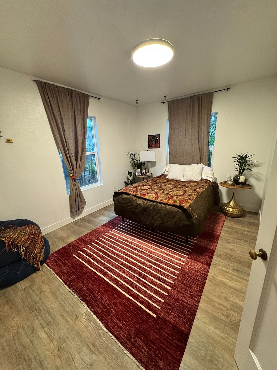 Second bedroom, full size bed