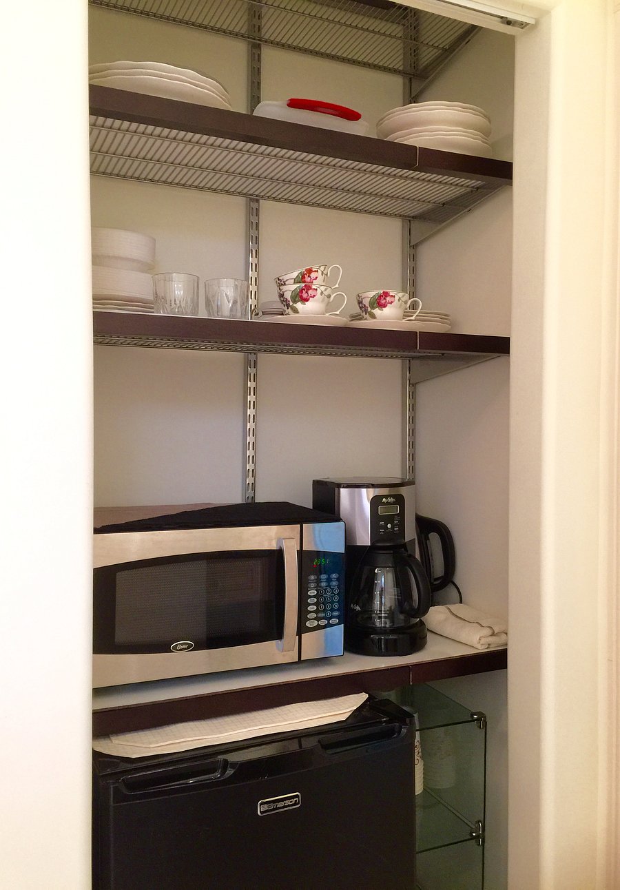 PH2 $1750/month
Microwave kitchenette
