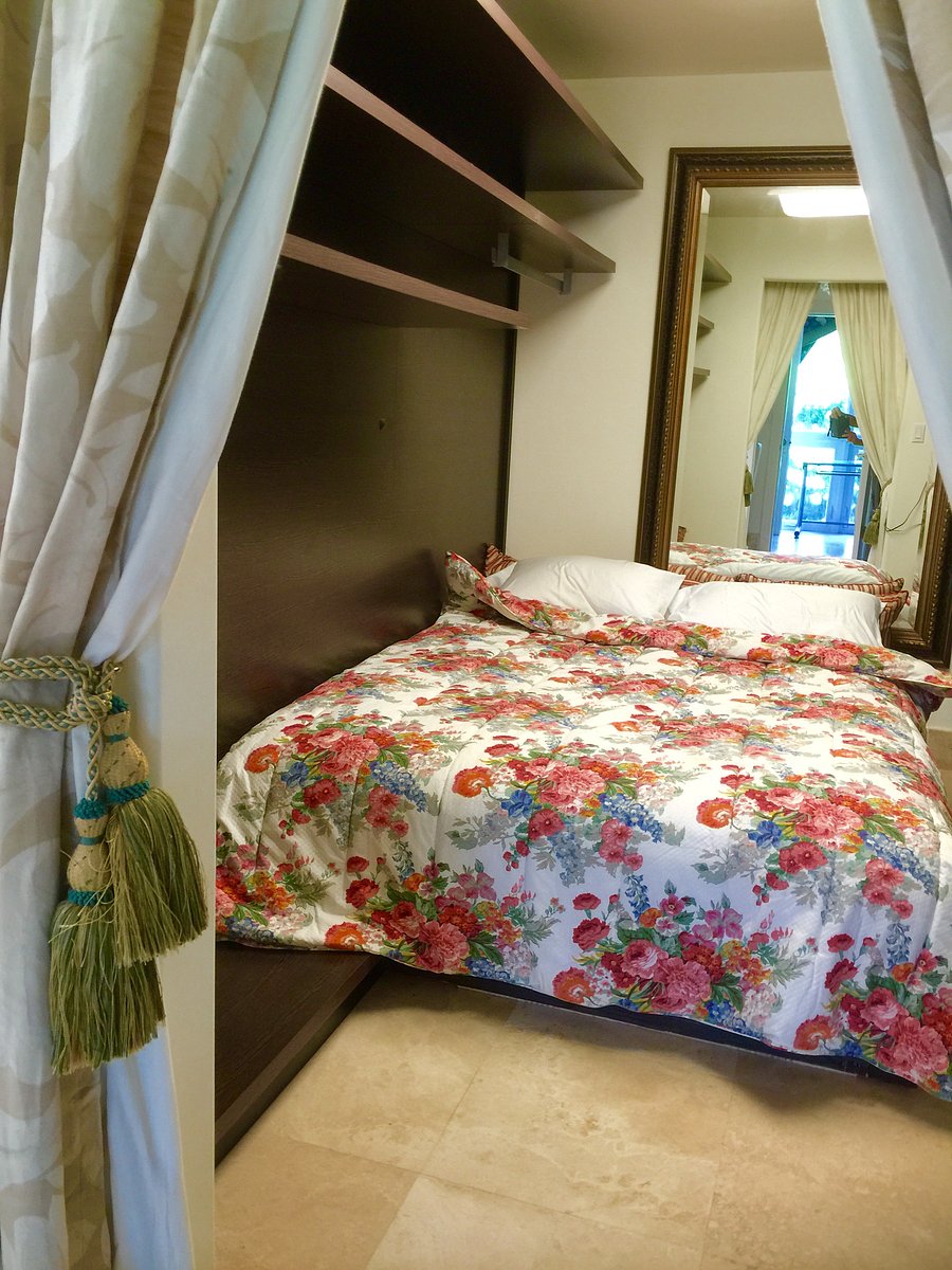 PH2 $1750/month
Bedroom