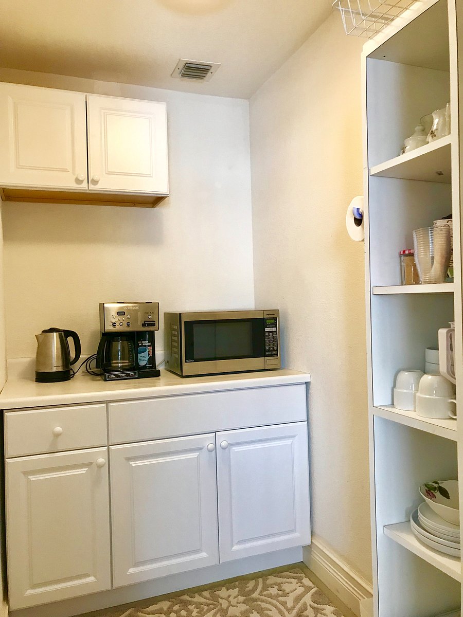 B5 $1750/month Studio
