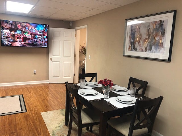Kitchen Table - With Smart TV Viewing