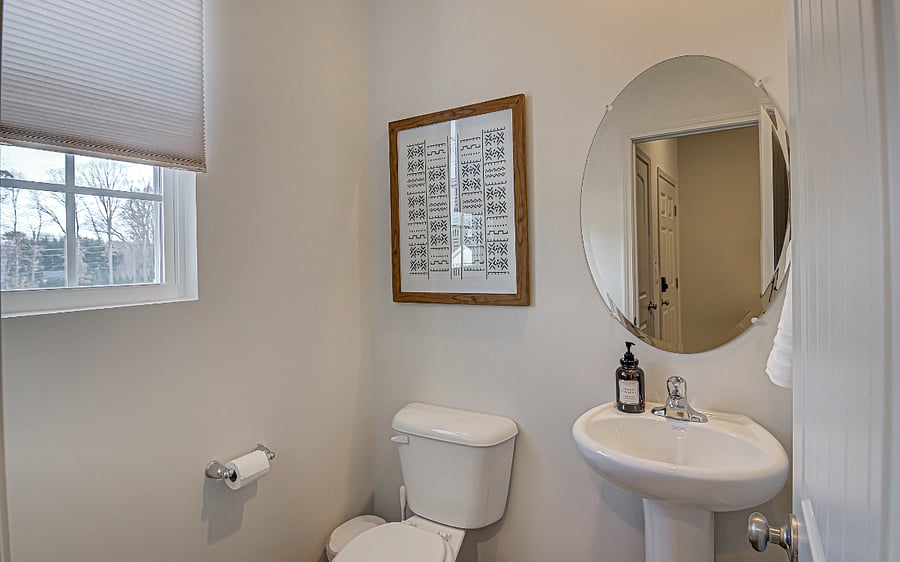 Guest bathroom on 1st floor