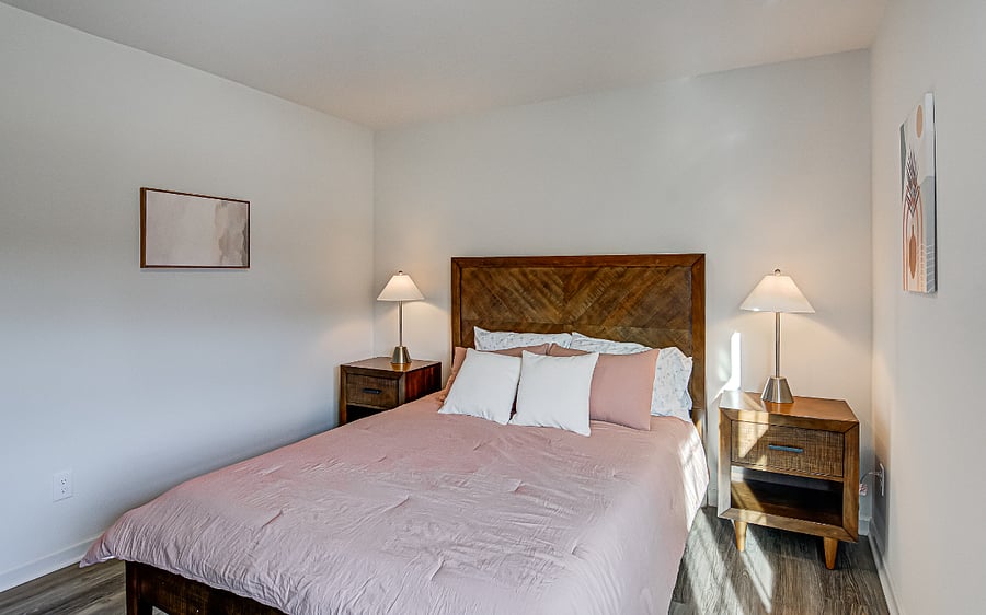 Queen Bedroom with Walk-in dressing room