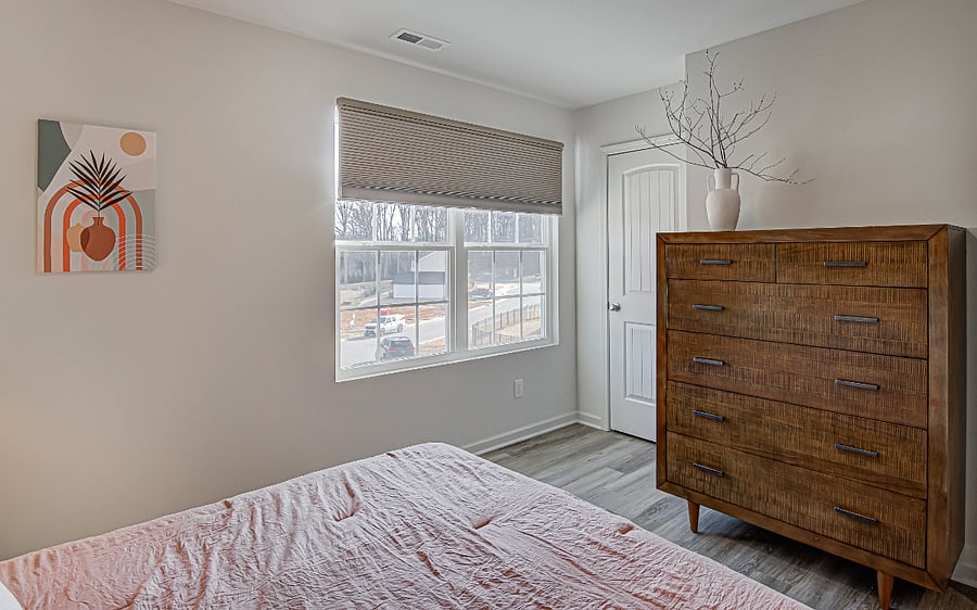 Queen Bedroom with Walk-in dressing room