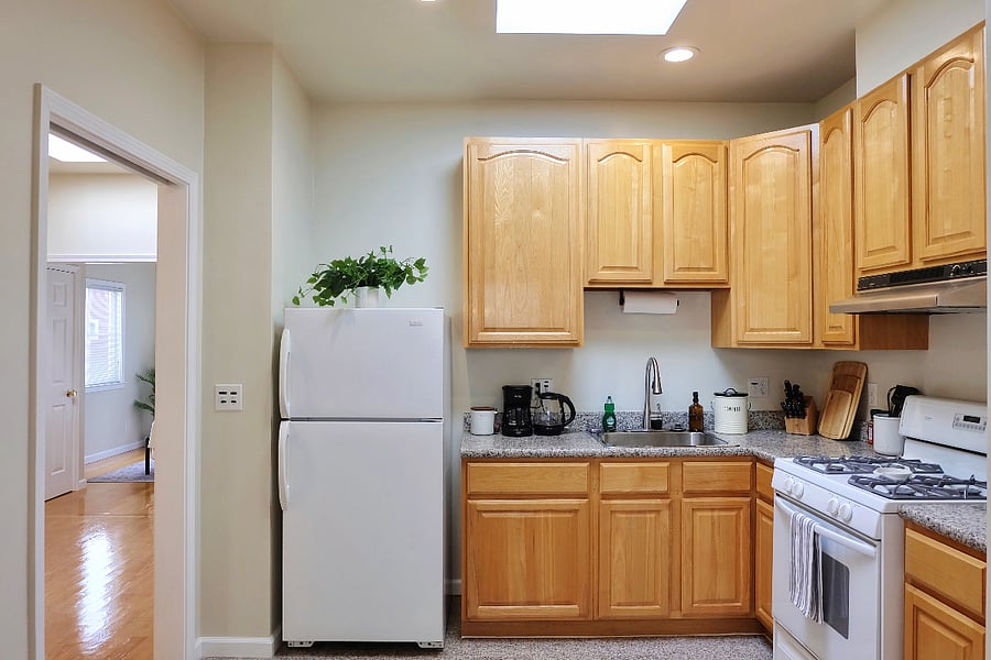 Full kitchen