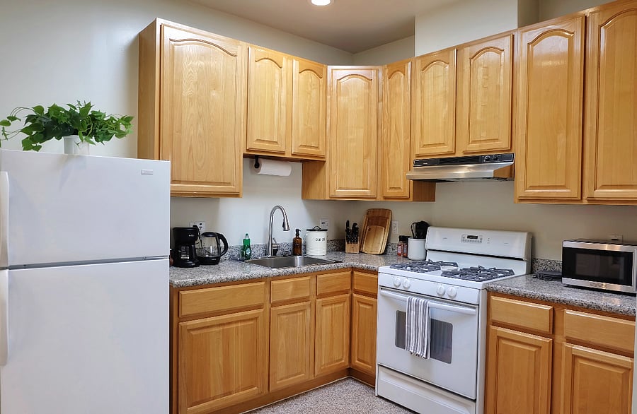 Full kitchen