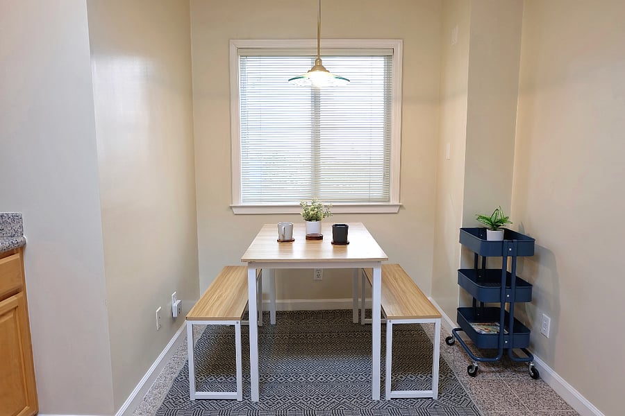 Cozy dining area seats 4