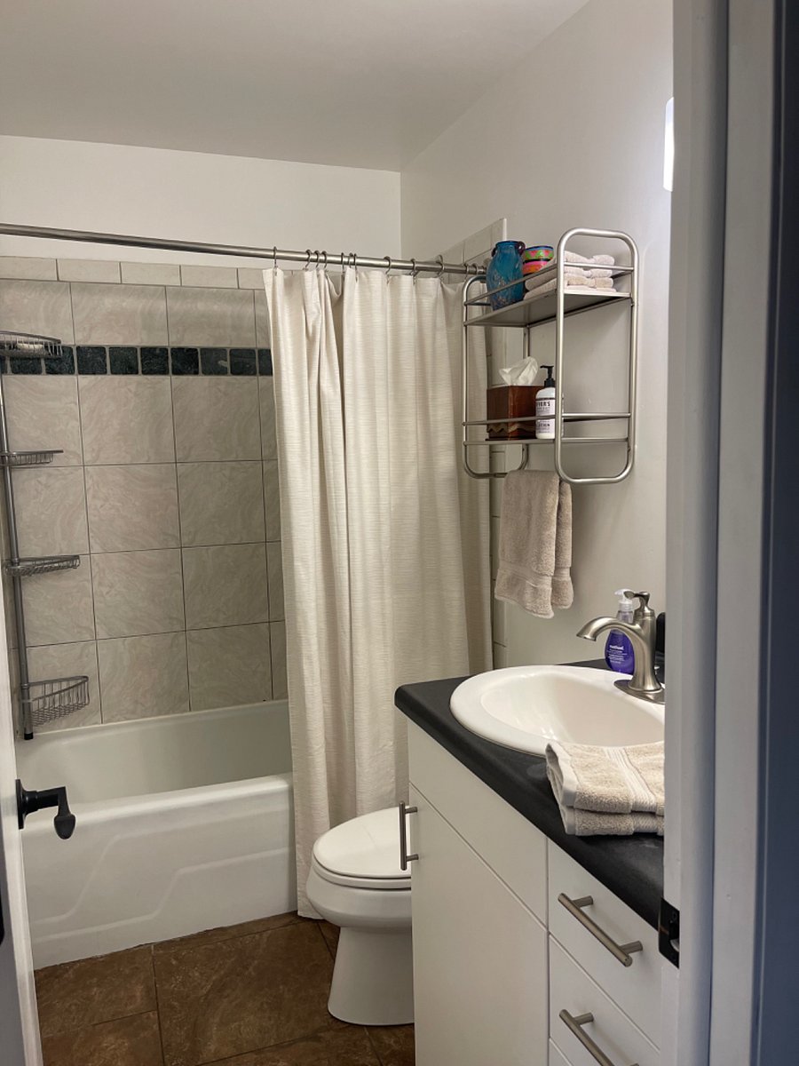 Full bathroomF