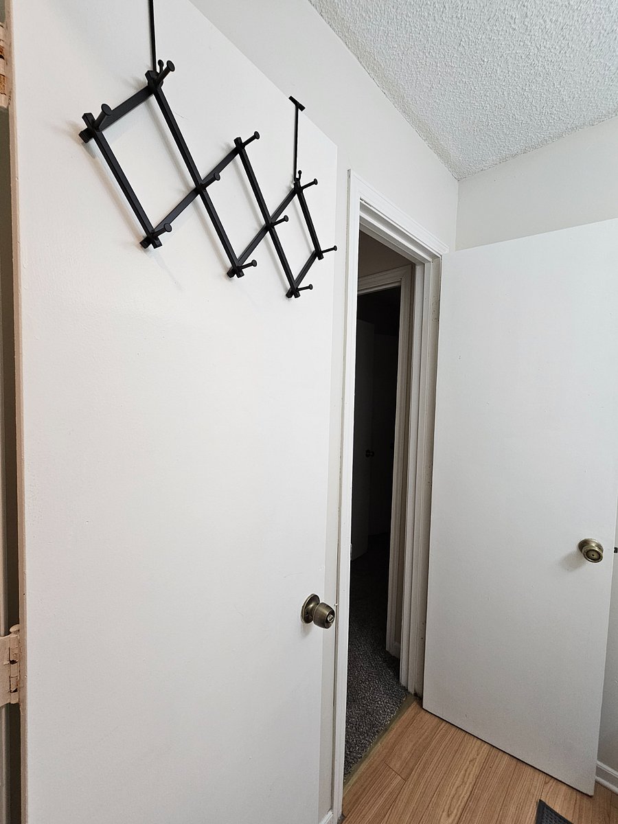 Ten peg hanging rack for towels and robes