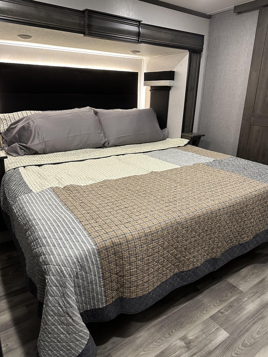 King sized bed