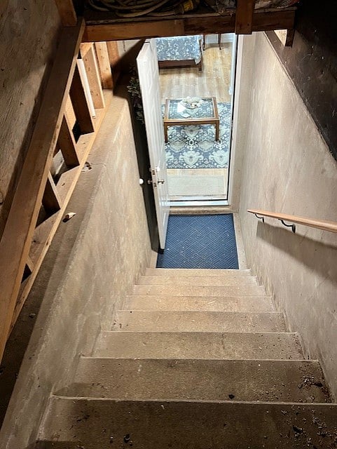 Garage steps to private apartment entrance