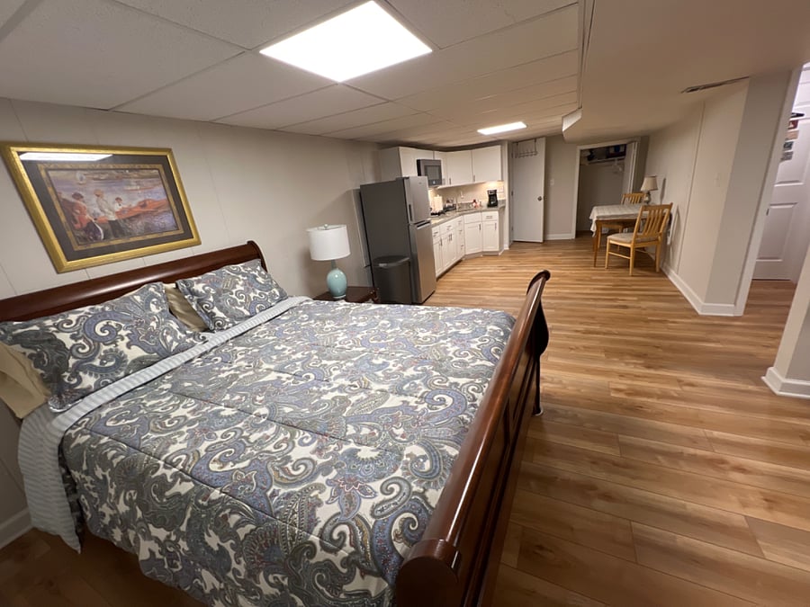 Queen size sleigh bed