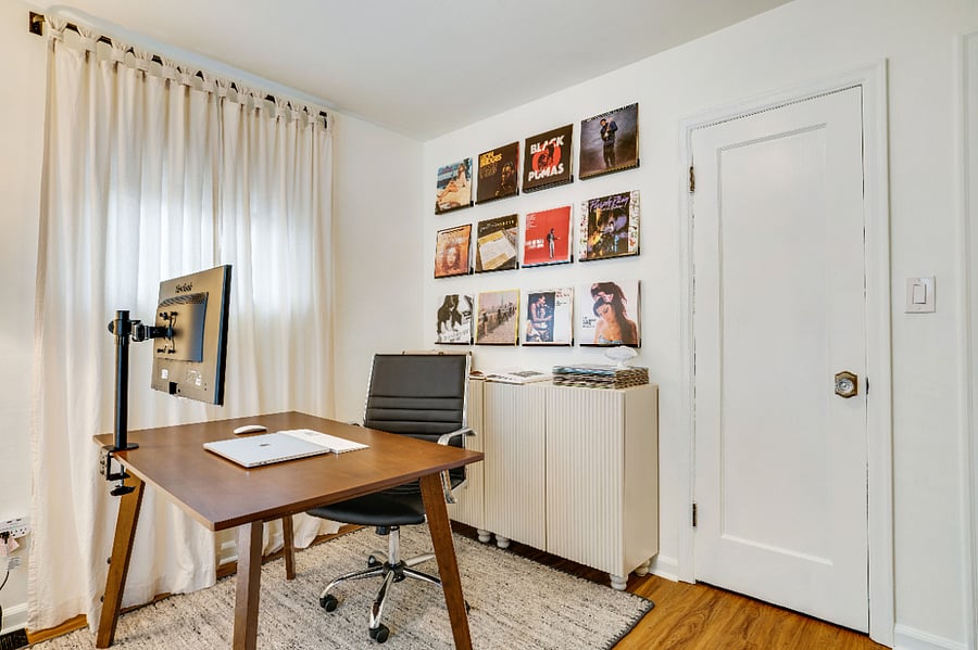Second bedroom (bike and desk configuration)
