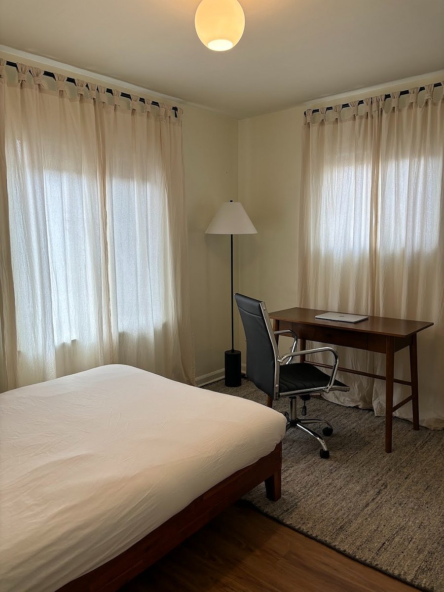 Second bedroom (bed and desk configuration)