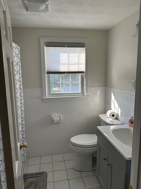 Full Bathroom on 2nd Floor with Tub/Shower