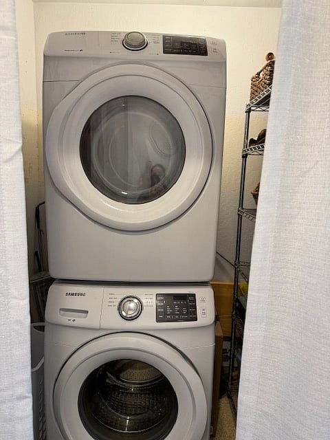 In unit washer and dryer.