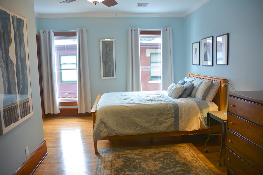 The blue room has west-facing windows and gets a lot of great light during the day. It has room-darkening curtains as well.