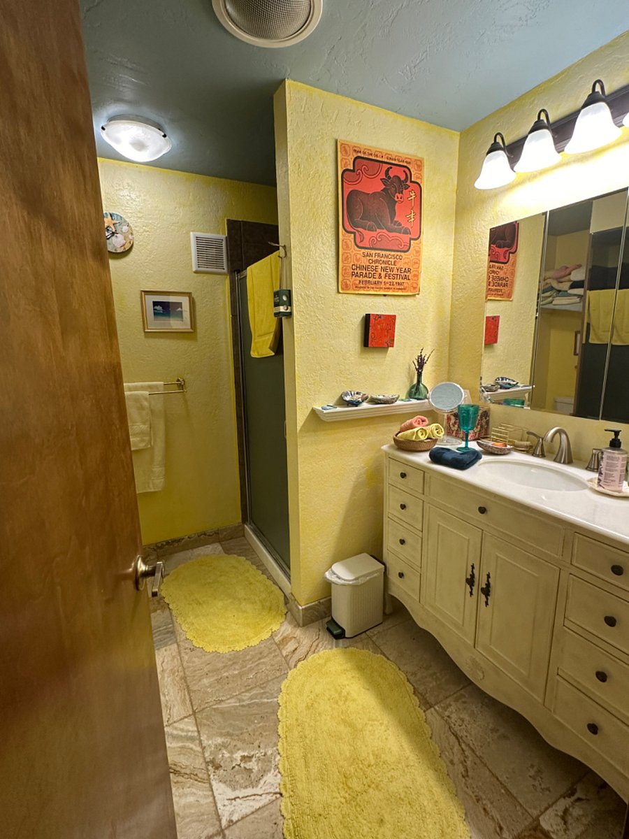 En suite private bathroom
