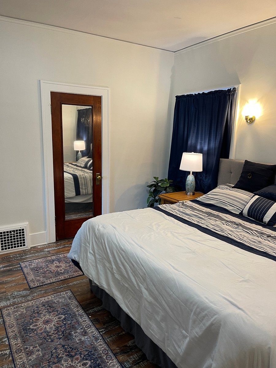 Huge Master Bedroom with King Bed