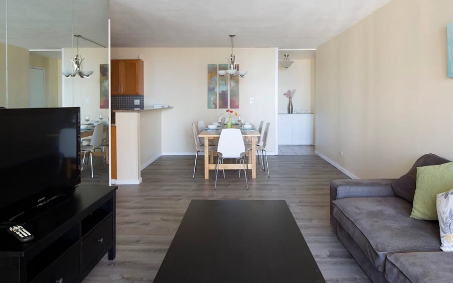 Living room / dining table