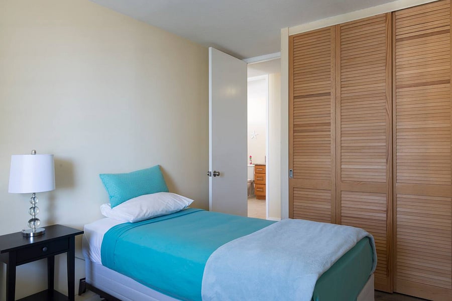 2nd bedroom