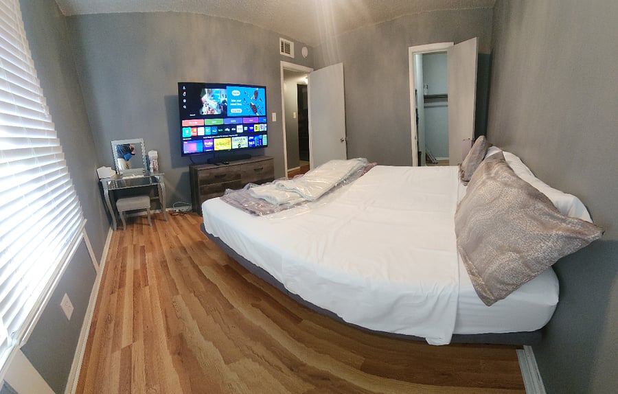 King bed, 65" tv