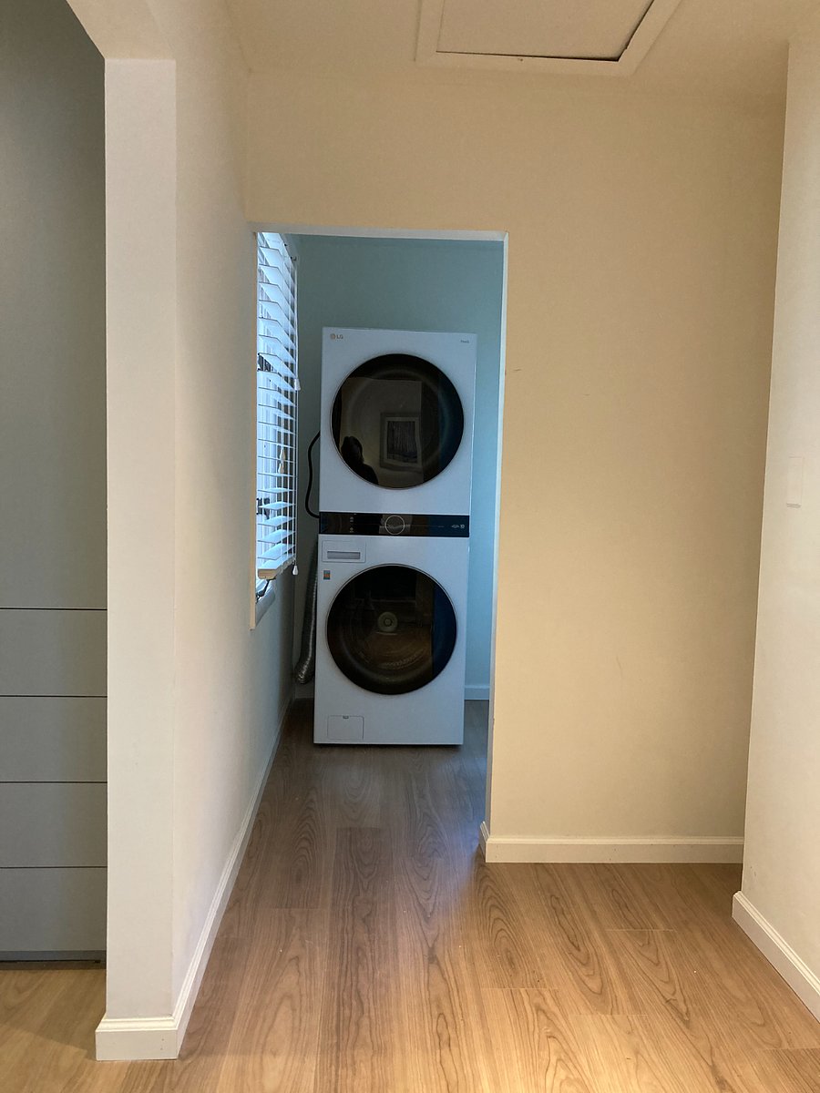 Stackable washer/dryer