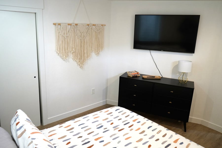 King with 55" smart TV