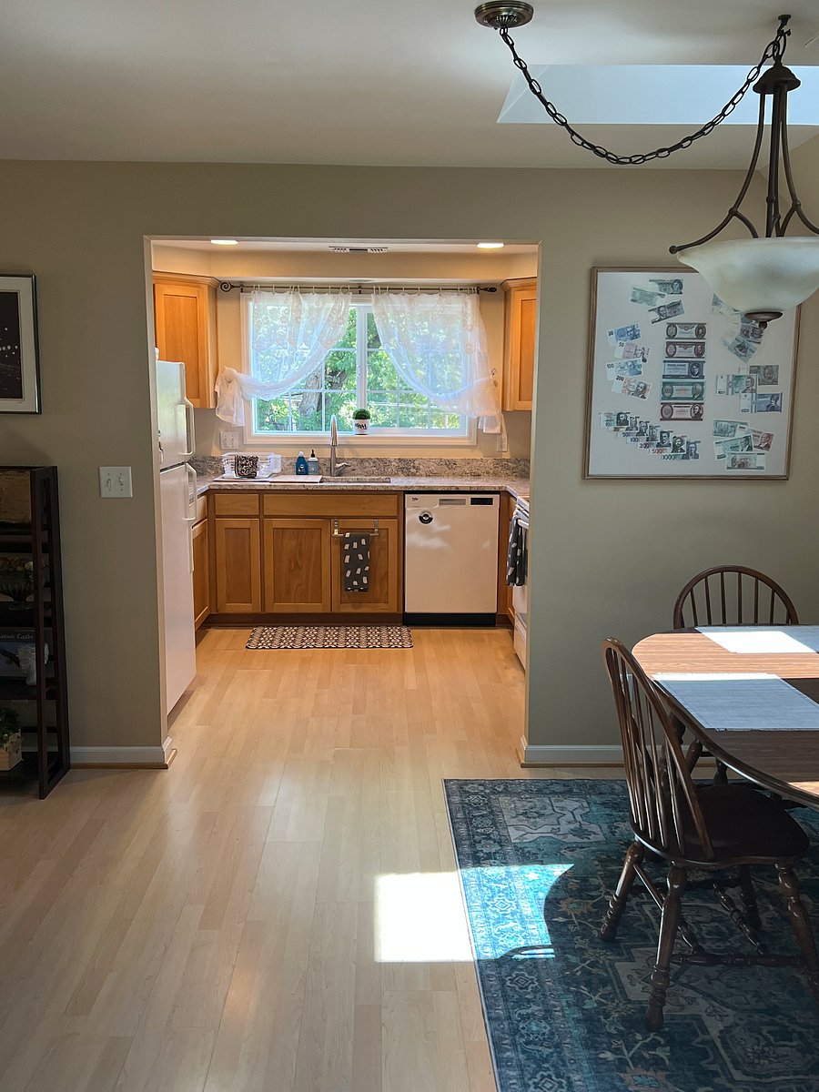 Dining Area & Kitchen