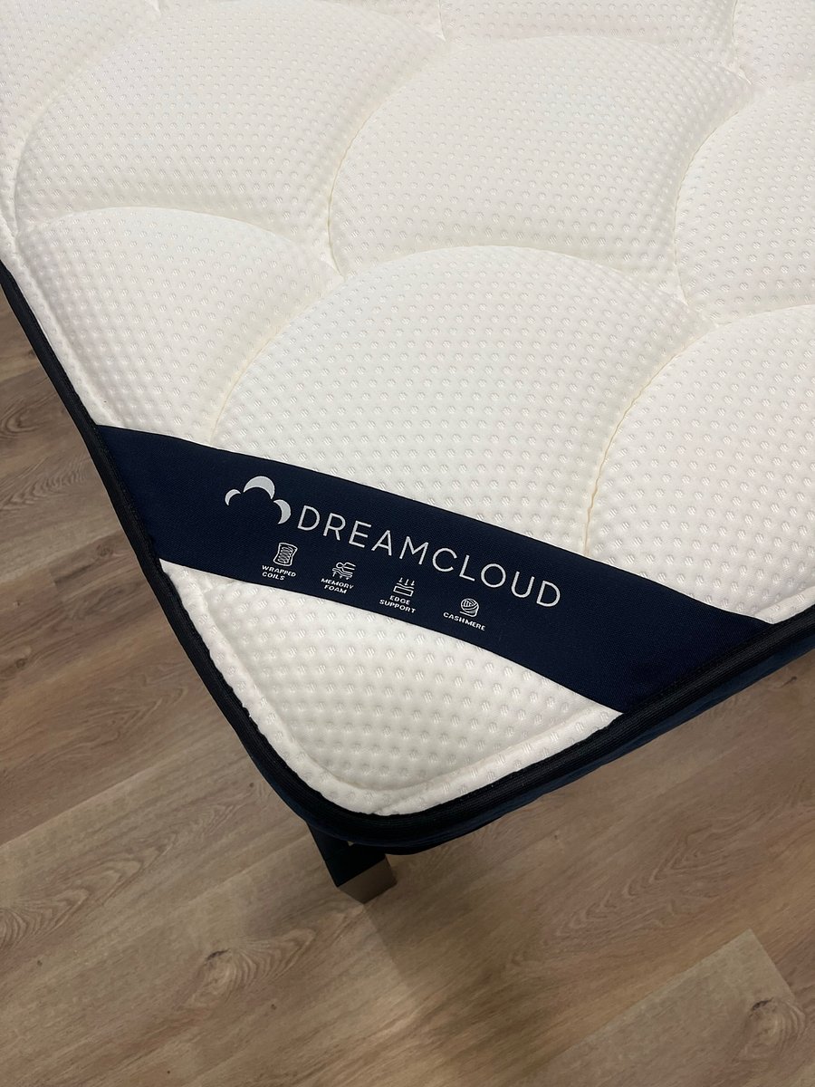 New, high-quality, very comfortable Dream Cloud mattress. It also has a mattress cover.