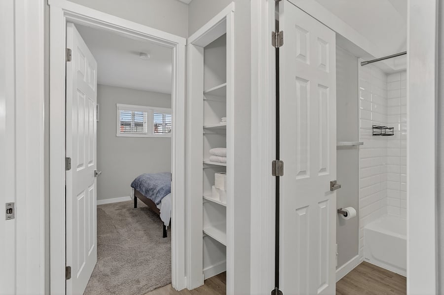 Remodeled 2BR w/ In-Unit Laundry and Full Kitchen - The Owls Nest