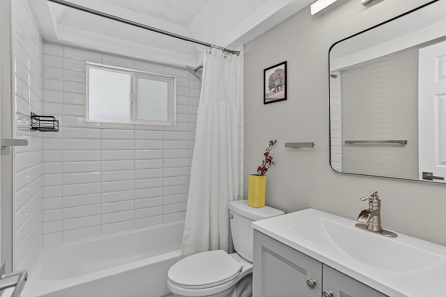 Remodeled 2BR w/ In-Unit Laundry and Full Kitchen - The Owls Nest