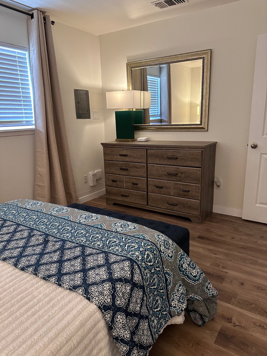 Second bedroom full size bed