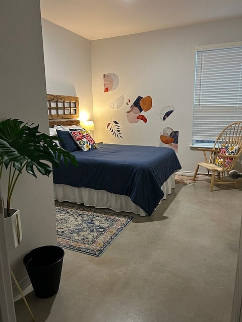 2nd bedroom with closet. Bathroom on the hall