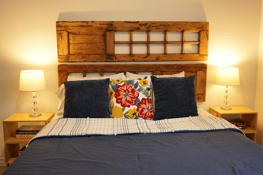 2nd bedroom with queen bed,2n nice size closet, luggage rack and standing fan. 