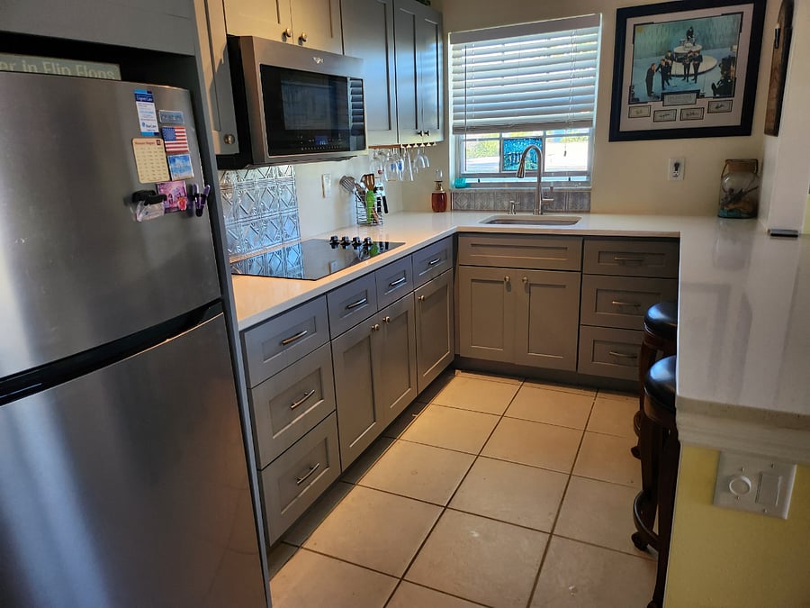Brand new, updated kitchen. Quartz countertop, full-size cool top, microwave/convection oven