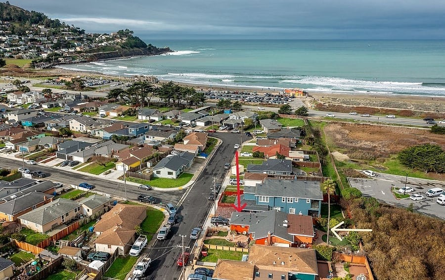 Location of the unit (mark in red arrow). 5 min walk to the beach
