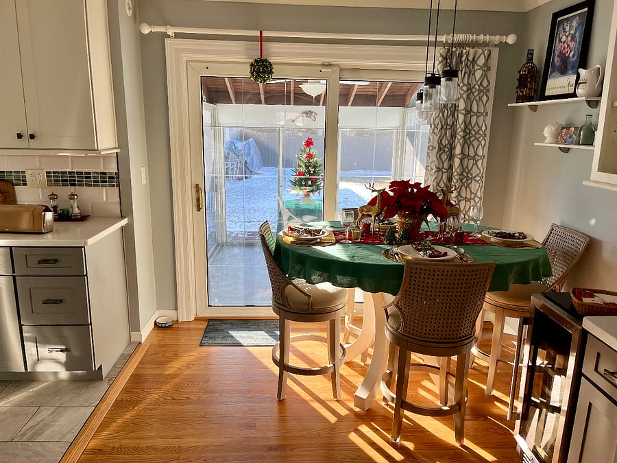 Dining area/sun porch/fenced back yard