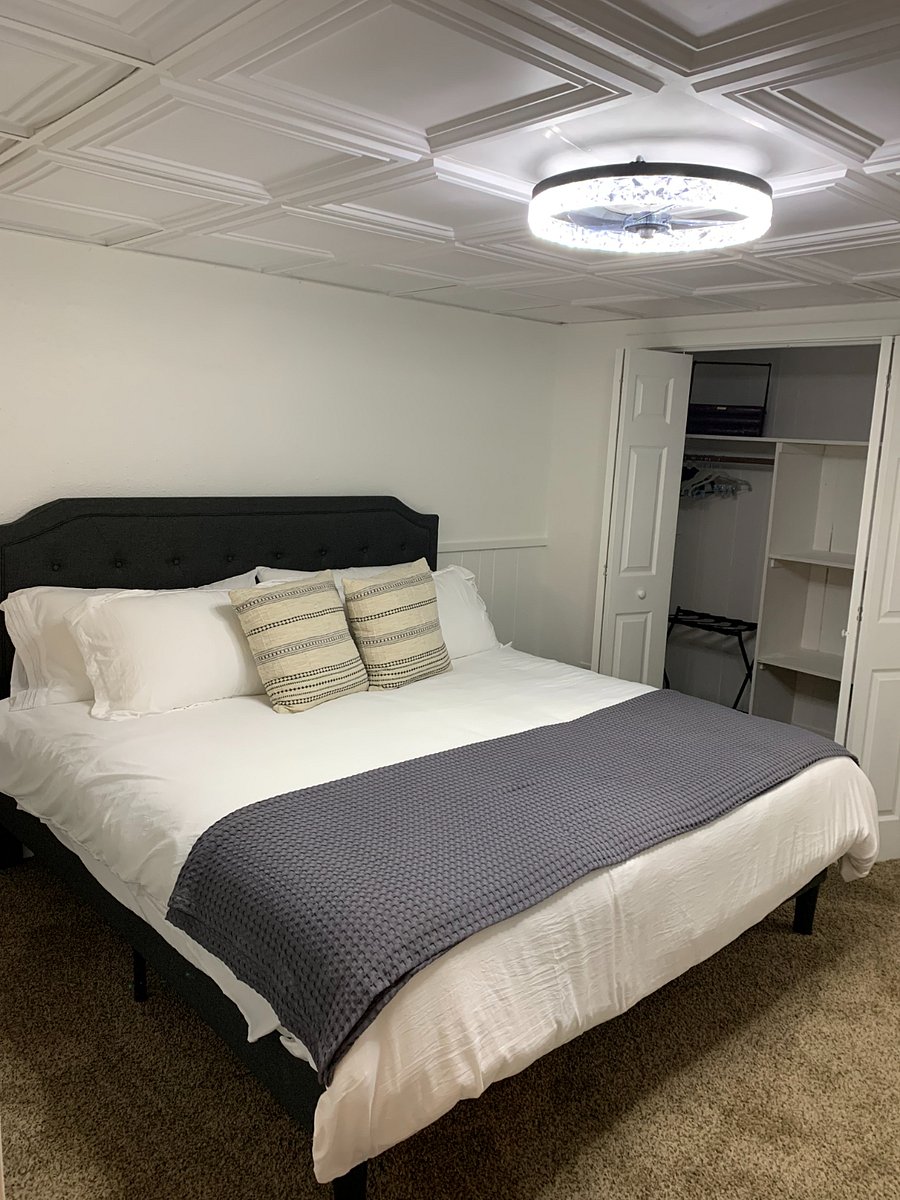 Cozy King Bedroom with Ceiling fan and large closet