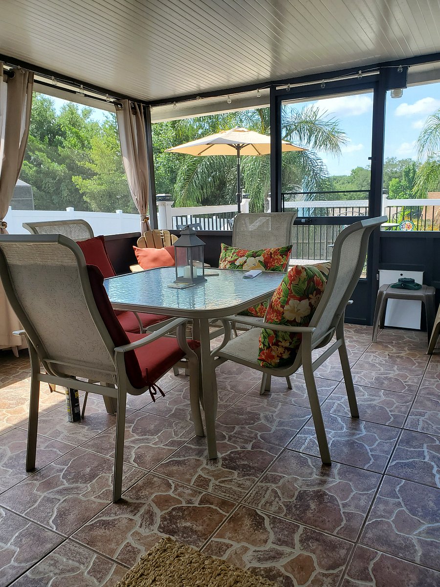 Screened in Patio
